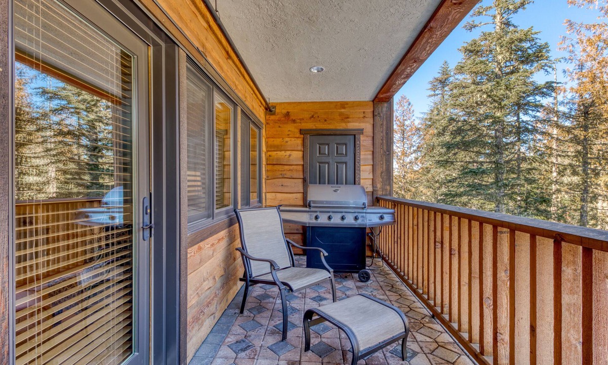 Government Camp Condo | Mountain condo w/gas fireplace, shared pool, hot tub, sauna & easy ski access