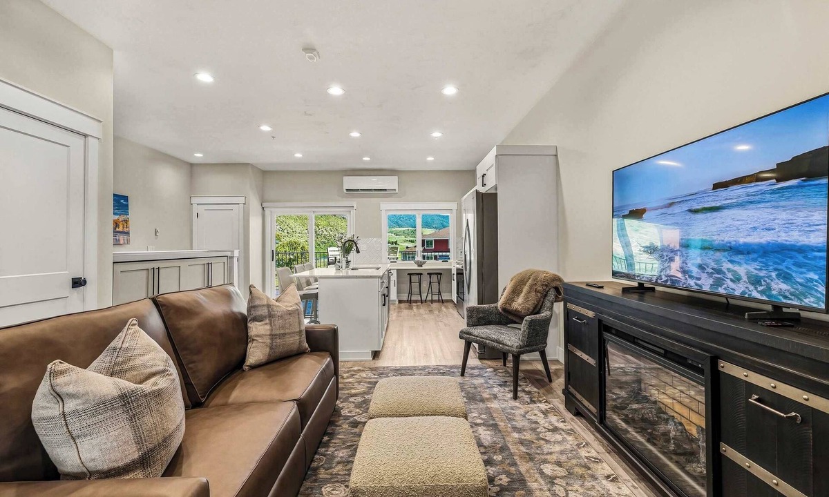 Swan Valley House | Mountain Getaway Modern Condo