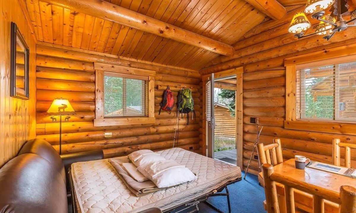 Moran Hotel | Mountain Getaway with Alpine Decor, Bar, Restaurant and Free Onsite Parking!