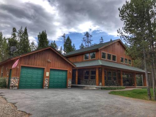 Island Park House | Mountain Life Cabin- 20 Miles to Yellowstone