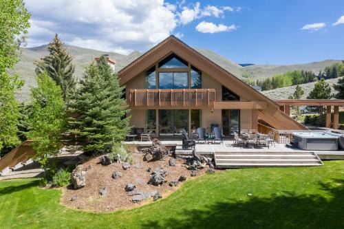 Twin Creeks House | Mountain Mid Century