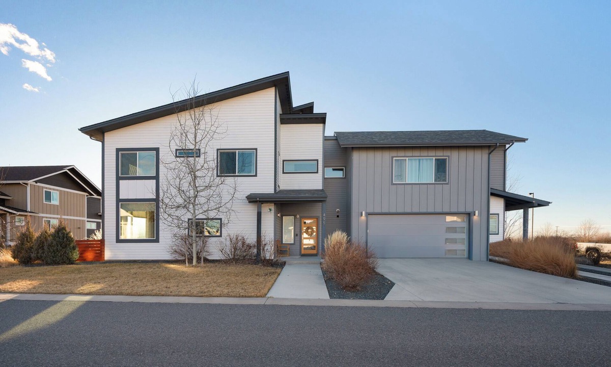 Bozeman House | Mountain modern home in The Lakes with Hot Tub, 10 minutes from Downtown Bozeman