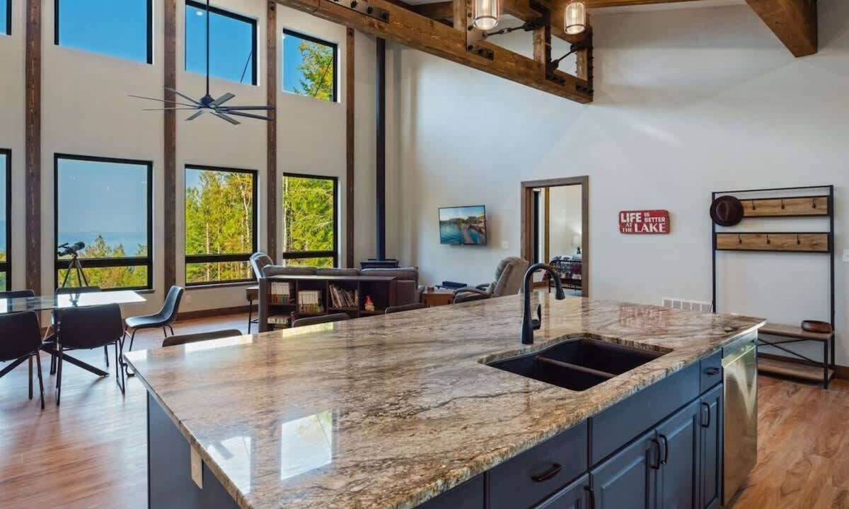 Sandpoint House | Mountain Modern Retreat | Sleeps 6 | Pet Friendly