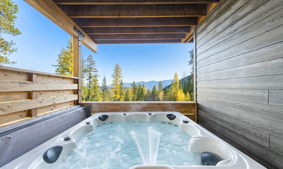 Sagle House | Mountain Retreat w/Views of Lake Pend Oreille