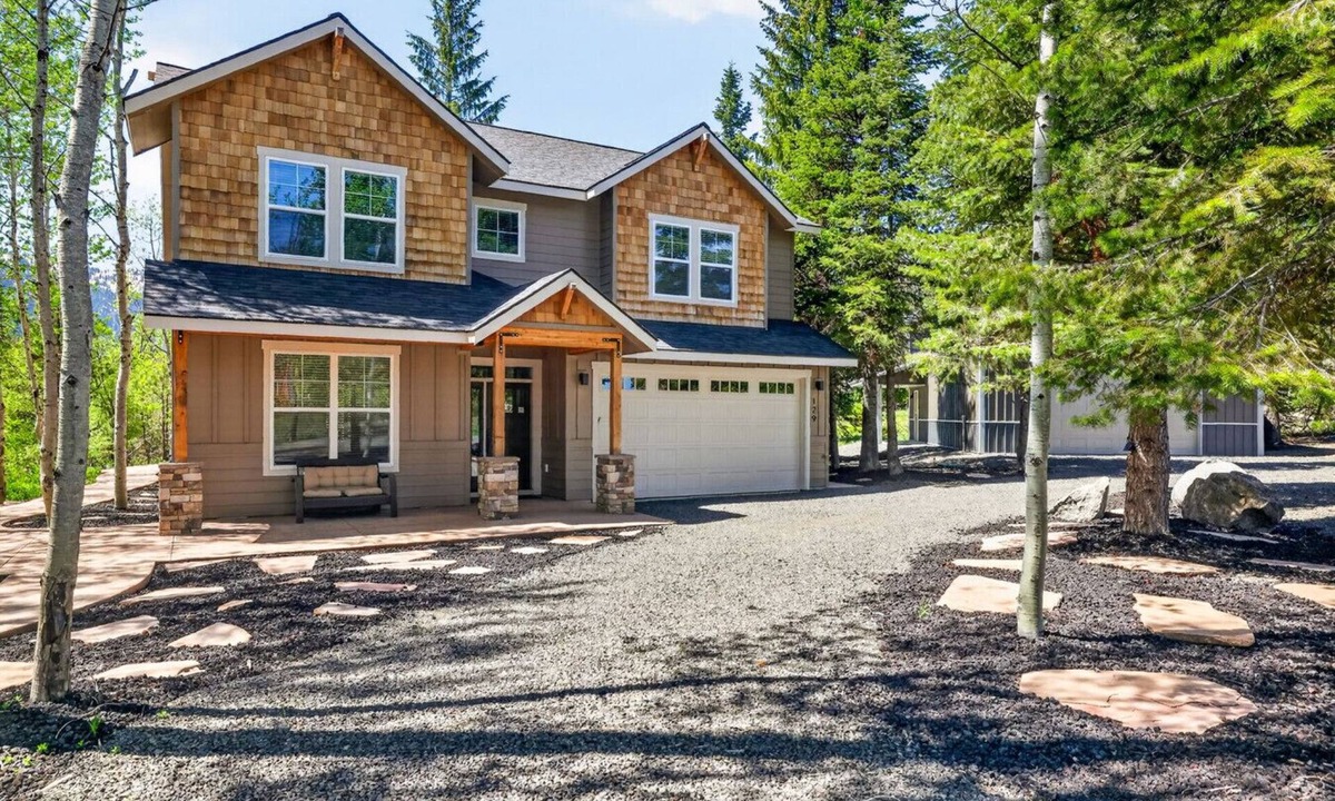 Donnelly House | Mountain Retreat with Hot Tub & Game Room