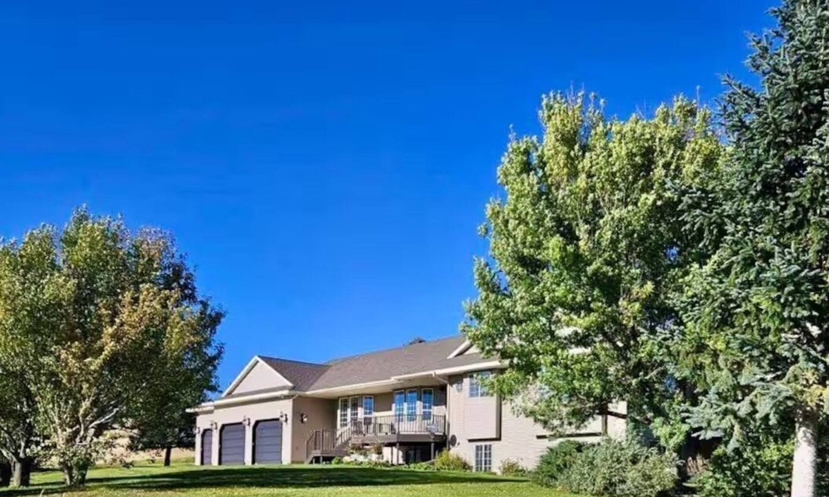 Pocatello House | Mountain View Estate 2 Homes, 4 Bdrm Cabin & 5 Bdrm Mainhouse, 8miles to Dining