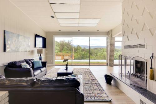 Copperhill House | Mountain View + Fire Pit: Modern Copperhill Home