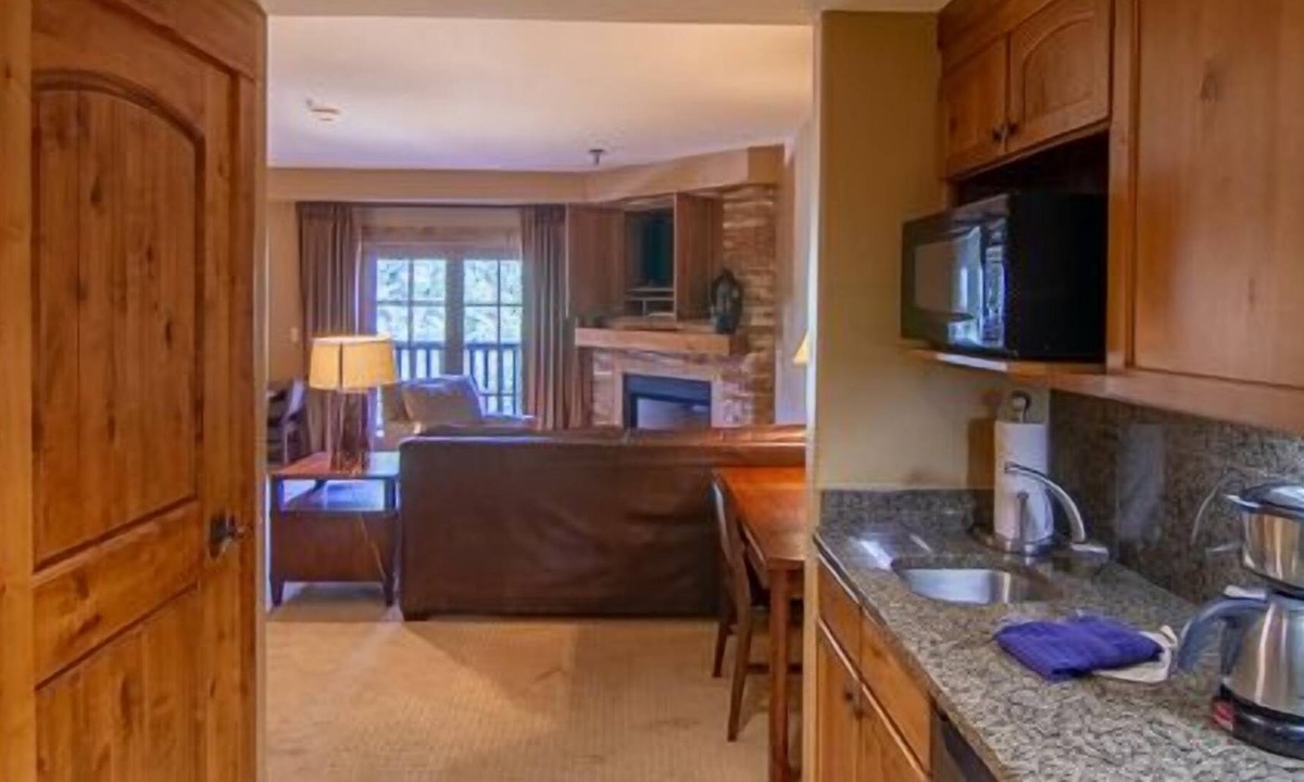 Tamarack Apartment | Mountain View Mountain Studio | Large Steam Rooms | Saltwater Hot Tub