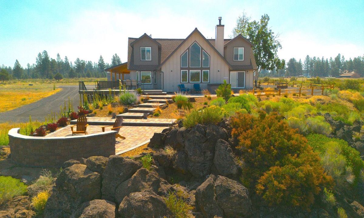 Deschutes River Woods House | Mountain View Retreat - 3Bed - 2.5 Bath on 17acres