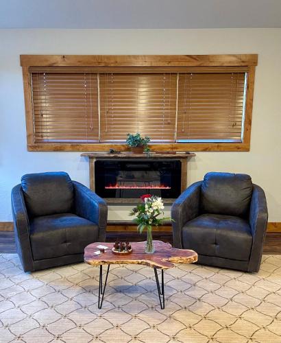 Ennis House | Mountain View Suite