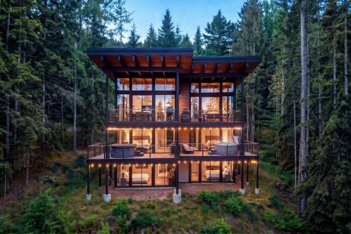 Hyak House | Mountainside House w/Hot Tub, Views & Trails!