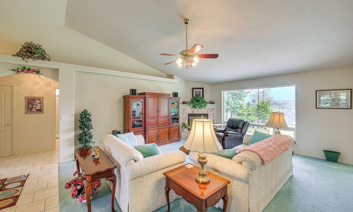 Boundary County House | Moyie Springs Home w/Views, Near Kootenay River!