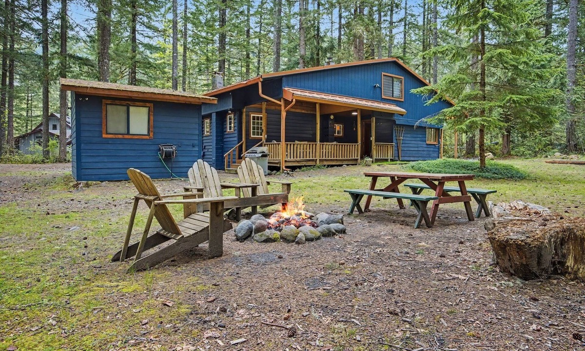 Welches House | Mt Hood Cabin Sanctuary with Hot Tub, Pets Welcome