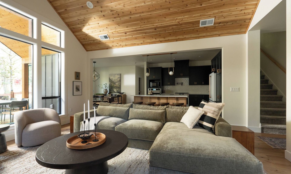 Mount Hood Village Cabin | Mt Hood Cabin, Mini Golf, Hot Tub, Game Loft, Sleeps 10, 2.5 Bath, Pet Friendly
