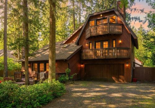 Mount Hood Village Ski Chalet | Mt Hood ChaletHot TubFirepitGame RoomDogs OK