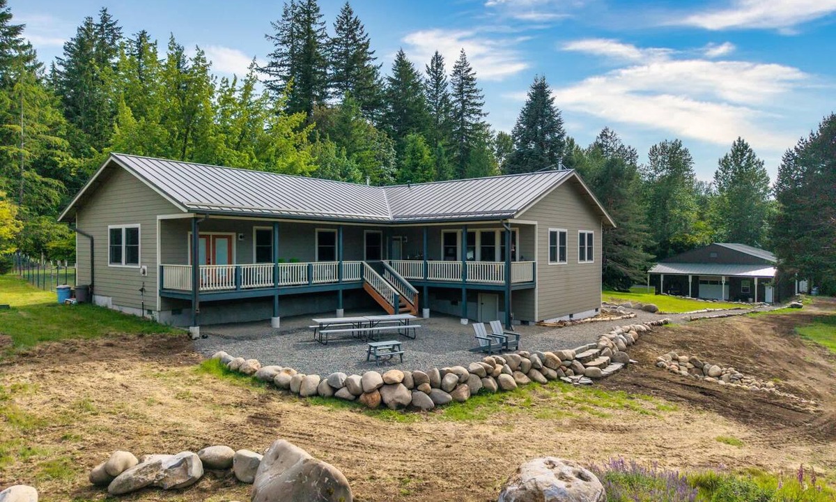 Marmot House | Mt Hood Home Hot Tub Indoor Pickleball Sleeps 12