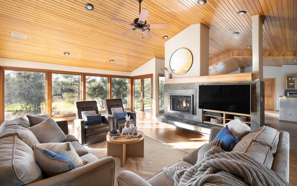 Sunriver House | Mulligan by AvantStay Modern Sunriver Home on Woodlands Golf Course w/ Hot Tub