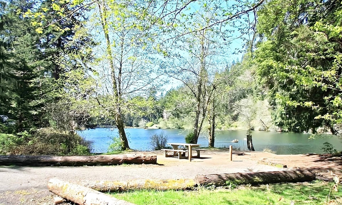 Aberdeen Hotel | Nature Right Outside Your Door at GuestHouse Montesano! Free Onsite Parking