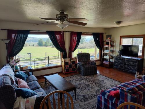 Willamina House | Natures Window