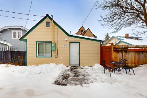 Downtown Klamath Falls House | Near Golf & Parks! Couple's Haven in Klamath Falls