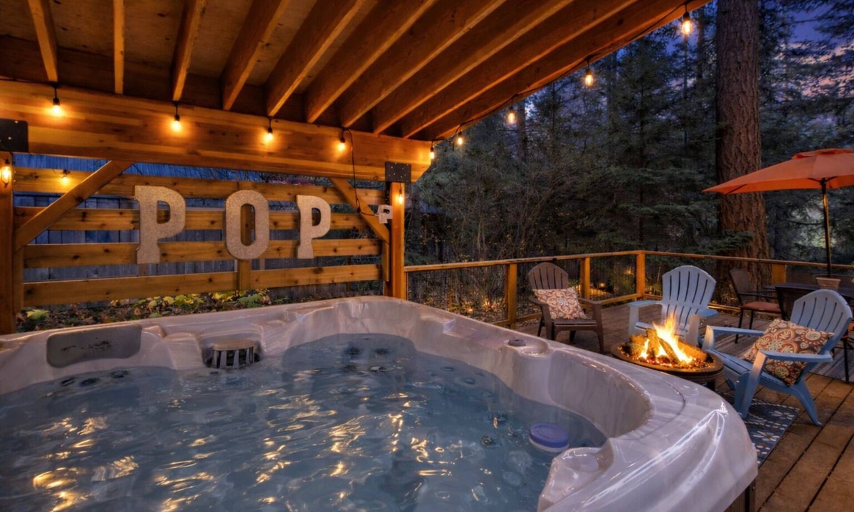 Leavenworth Cabin | Near Lake Wenatchee|Fence|Hot Tub|WIFI|Dogs|Sleep4