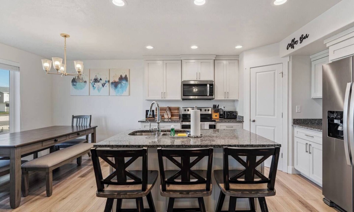 Garden City Villa | Near Marina, Walk to Shops, Fire Pit, Gaming & AC!