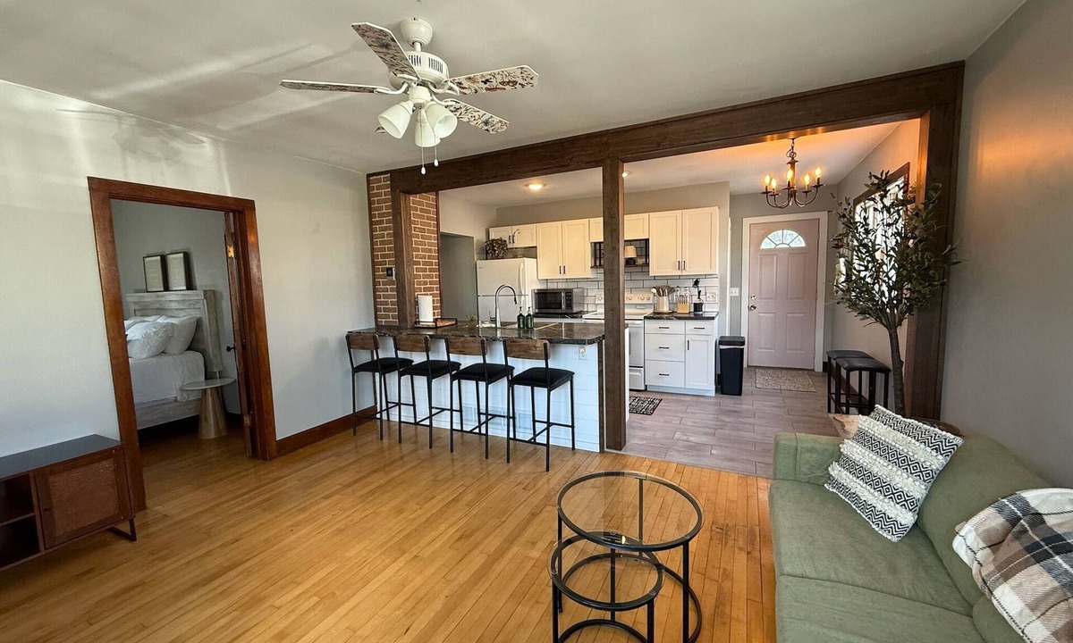 Grand Forks House | Nellie's Nest - Downtown 3 Bedroom Home with Open Concept