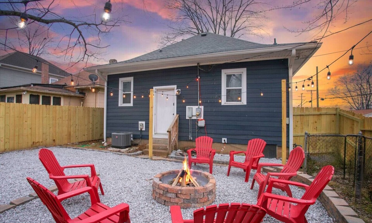 McFerrin Park House | Neon Nashville! 5 min to Broadway Walk 2 dining!