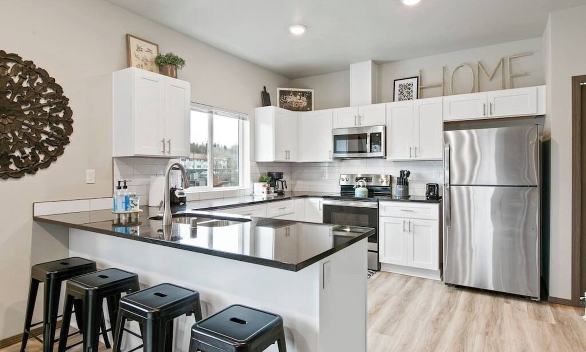 South Perry District Apartment | New 2 Bd 2 Bth Near Perry Dist and Downtown!