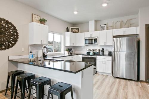 South Perry District Apartment | New 2 Bd 2 Bth Near Perry Dist and Downtown
