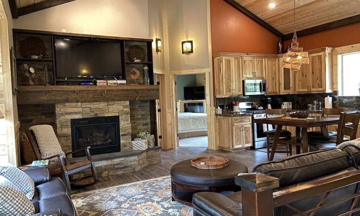 Island Park Cabin | NEW and Stylish Cabin, designed for your Comfort! Private Hot Tub, and More!