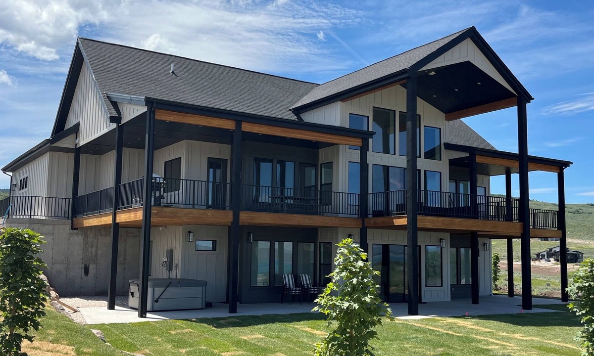 Fish Haven House | NEW BUILD! Bear Lake Escape. Spacious 6-bedroom house w/Private Beach Access!