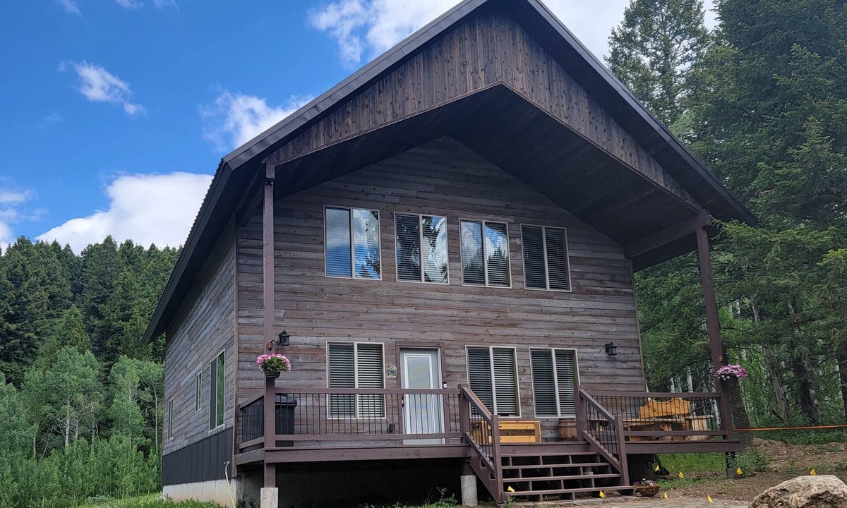 Island Park Cabin | New construction, hot tub, 10 miles to Yellowstone, WiFi, AC, firepit, Tipi