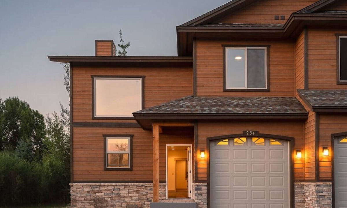 Victor Villa | New Creekside Chalet