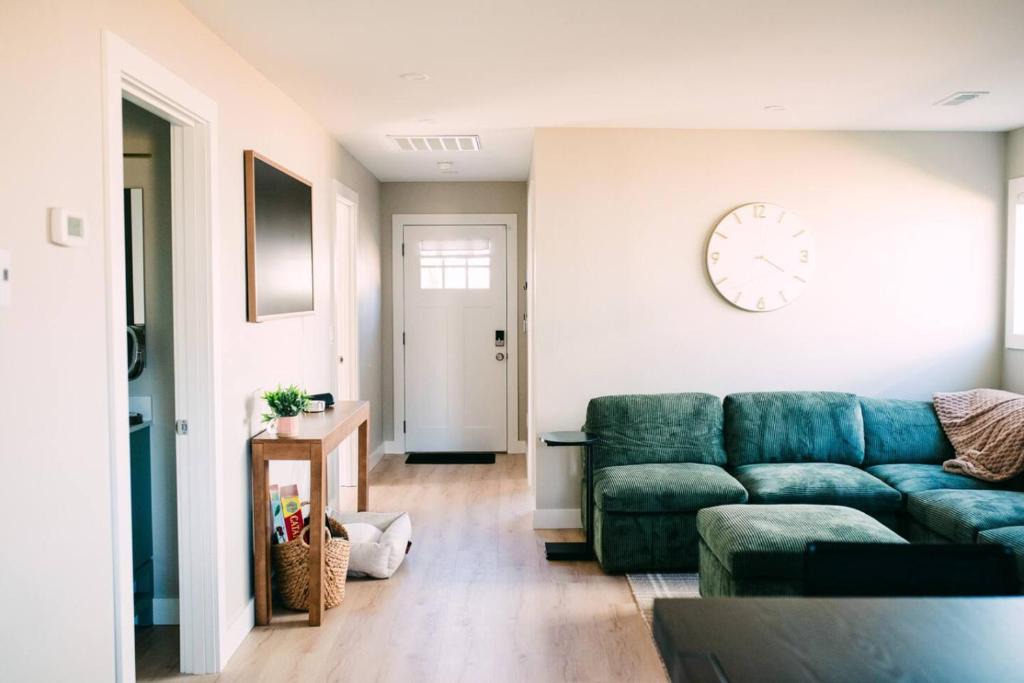 Chelan House | NEW fully renovated with fenced backyard and dog friendly