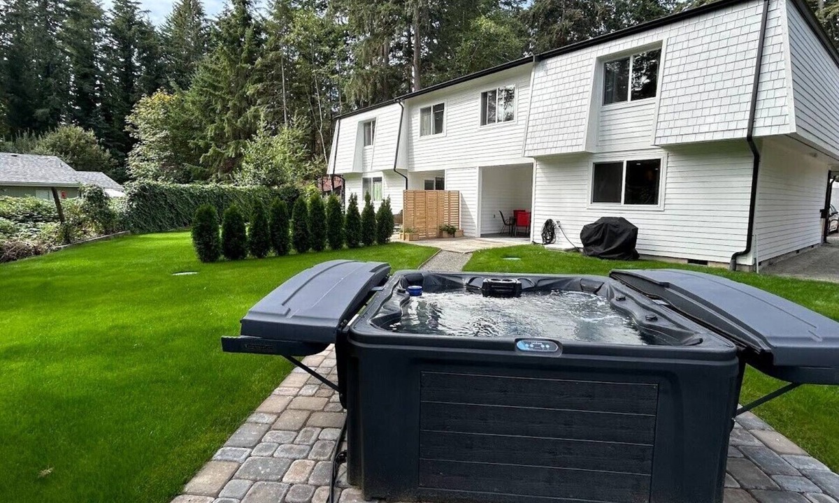 Gig Harbor House | NEW! Hot Tub, 3 BR, Sleeps 6, BBQ, Office, Dogs OK