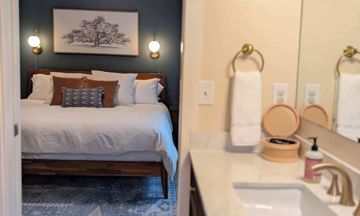 Ashford Cabin | NEW hot tub at this escape for 8!