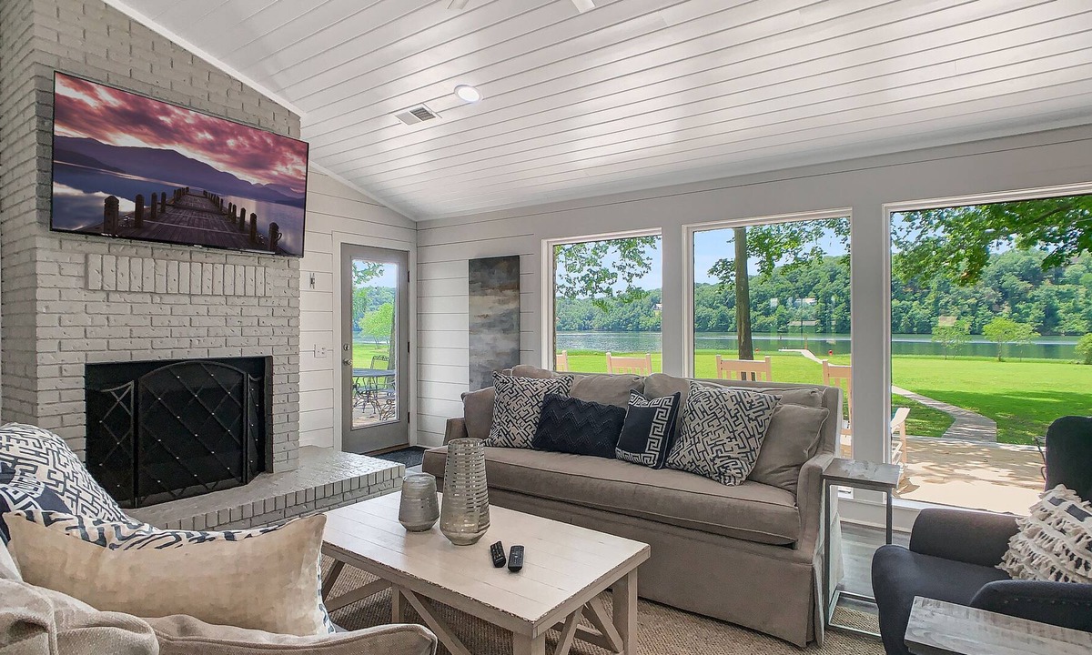 Northport House | New Listing! 5 Bed 5 Bath 20 Min to UA, Flat Lot on Lake Tuscaloosa