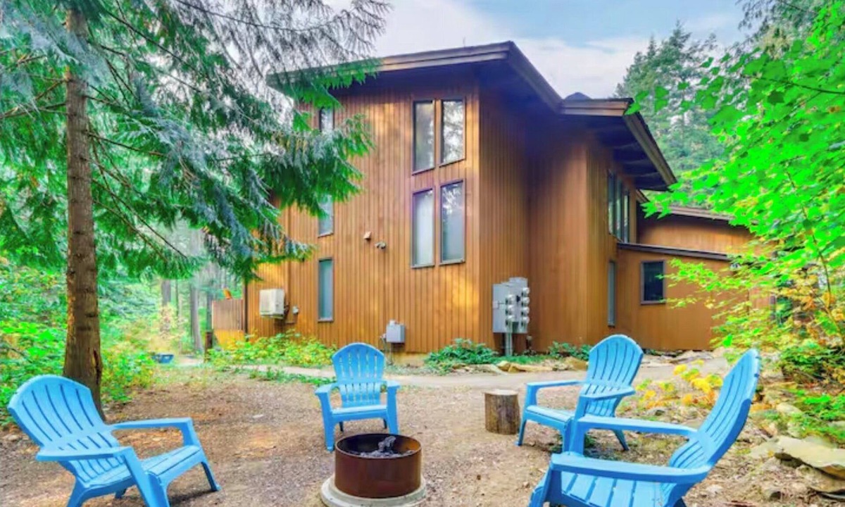Rathdrum Condo | New Listing! Resort Lake Condo | Prime Location | Fire Pit