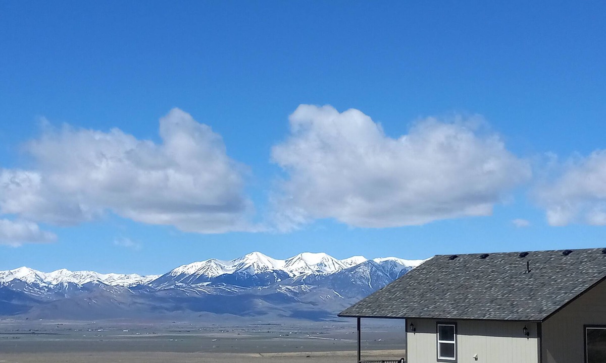 Butte City Cabin | New, luxurious, amazing view, Moose Cabin