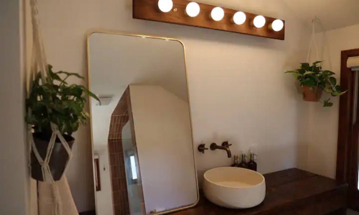 Parkside House | New Modern Chic Studio/soaking tub/bike path