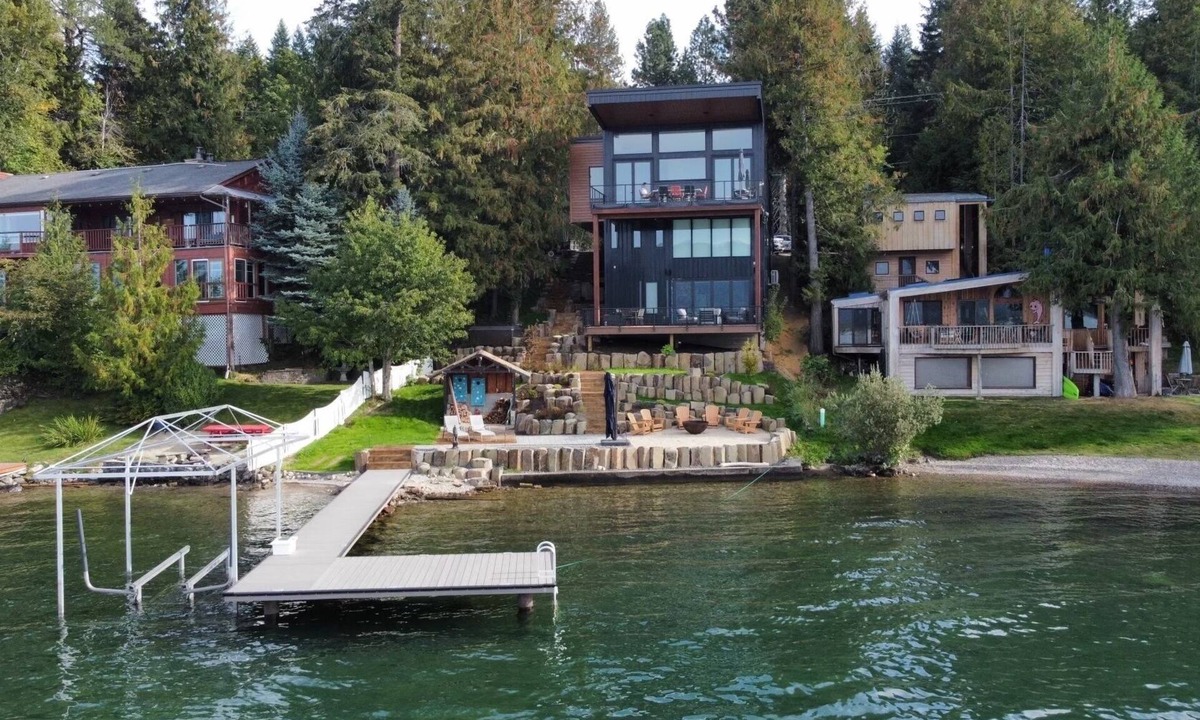 Sandpoint House | New Modern Luxury home. Enjoy the sweeping lakefront and mountain view’s.