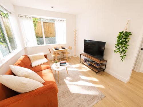 Fremont Apartment | New Modern Private Entire Unit in Heart of Fremont - Walk Score 98