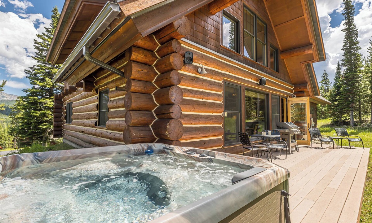 Powder Ridge House | NEW! Private Hot Tub, Ski In/Out