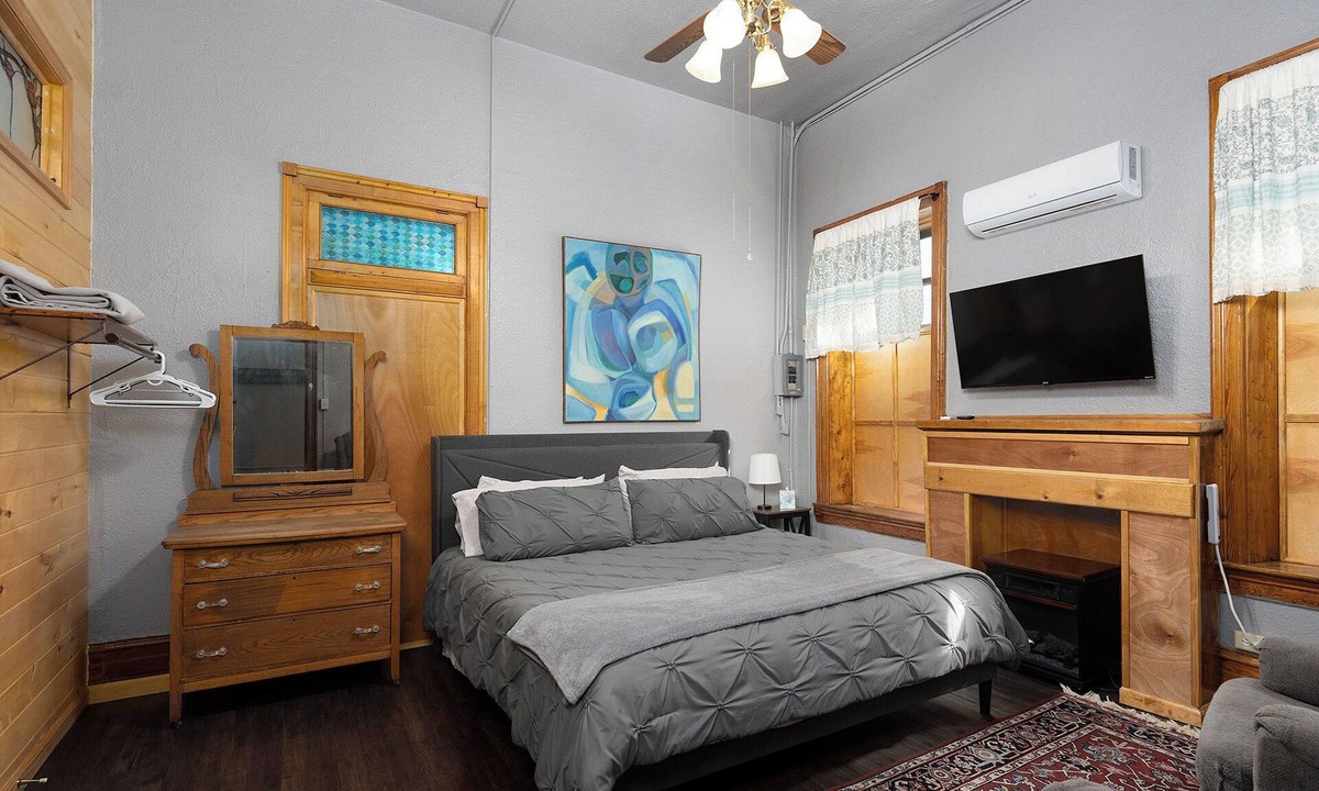 Del Norte Apartment | NEW Sauna Downtown Del Norte Apartment