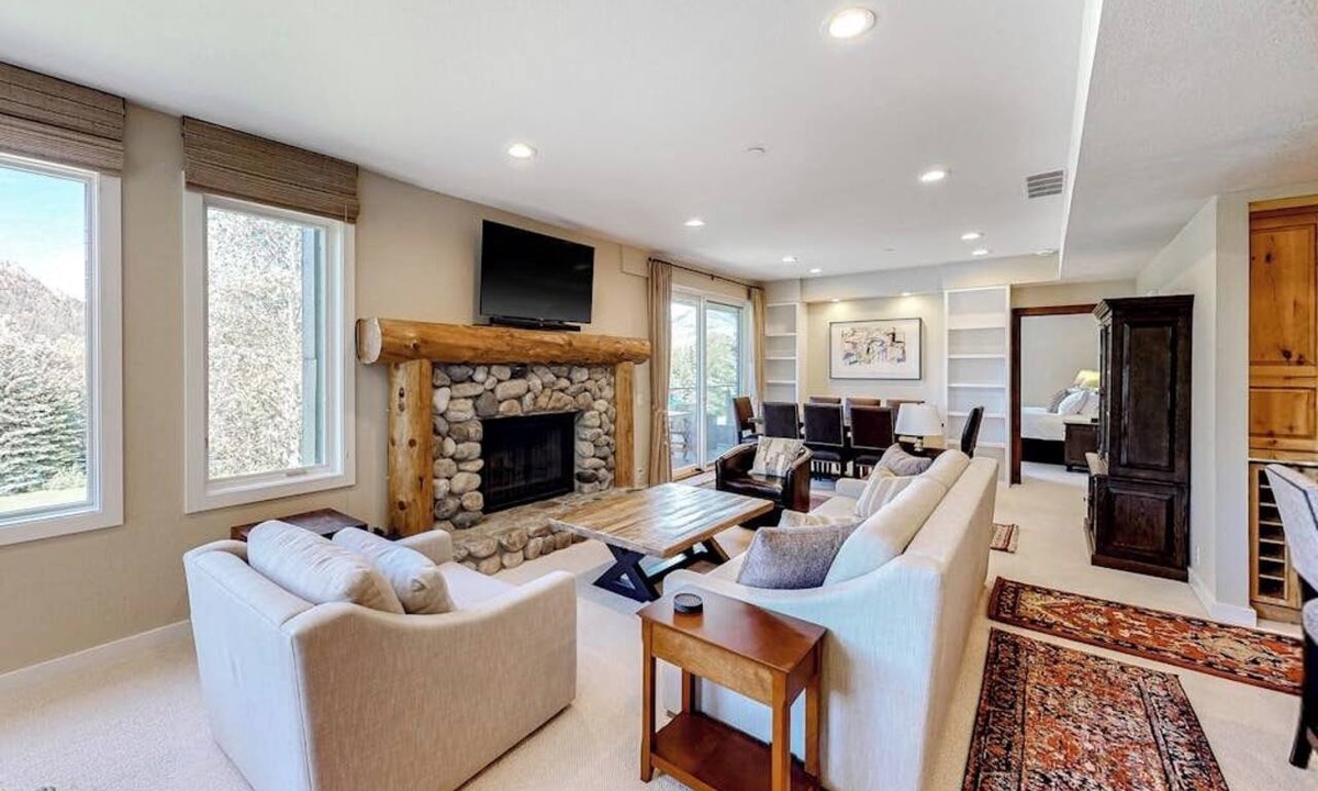Ketchum Condo | Newly Remodeled, 2nd-Floor Condo w/Free WiFi, Golf & Ski Views, & Wood Fireplace