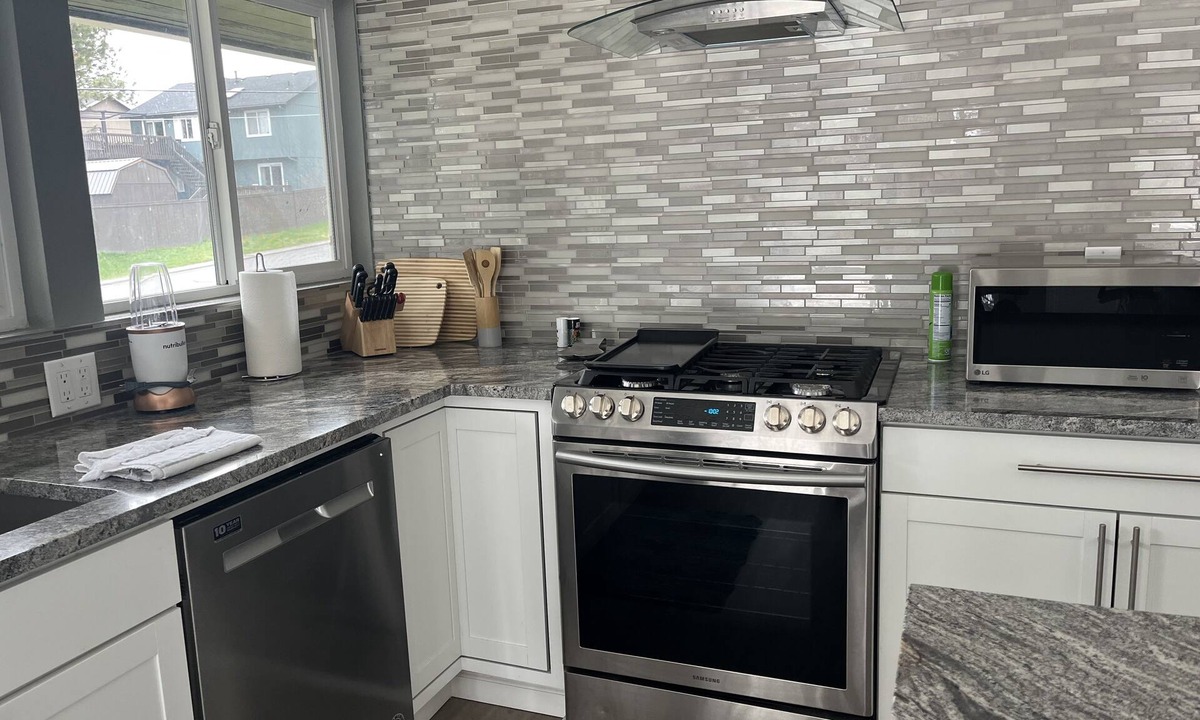 Thorpe Westwood House | Newly Remodeled Midcentury Home with room for the whole family!