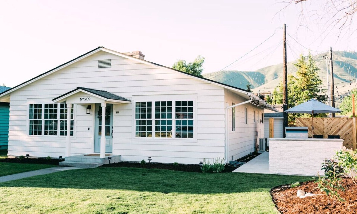 Chelan House | Newly Renovated | Dogs OK | Patio | Wlk Everywhere