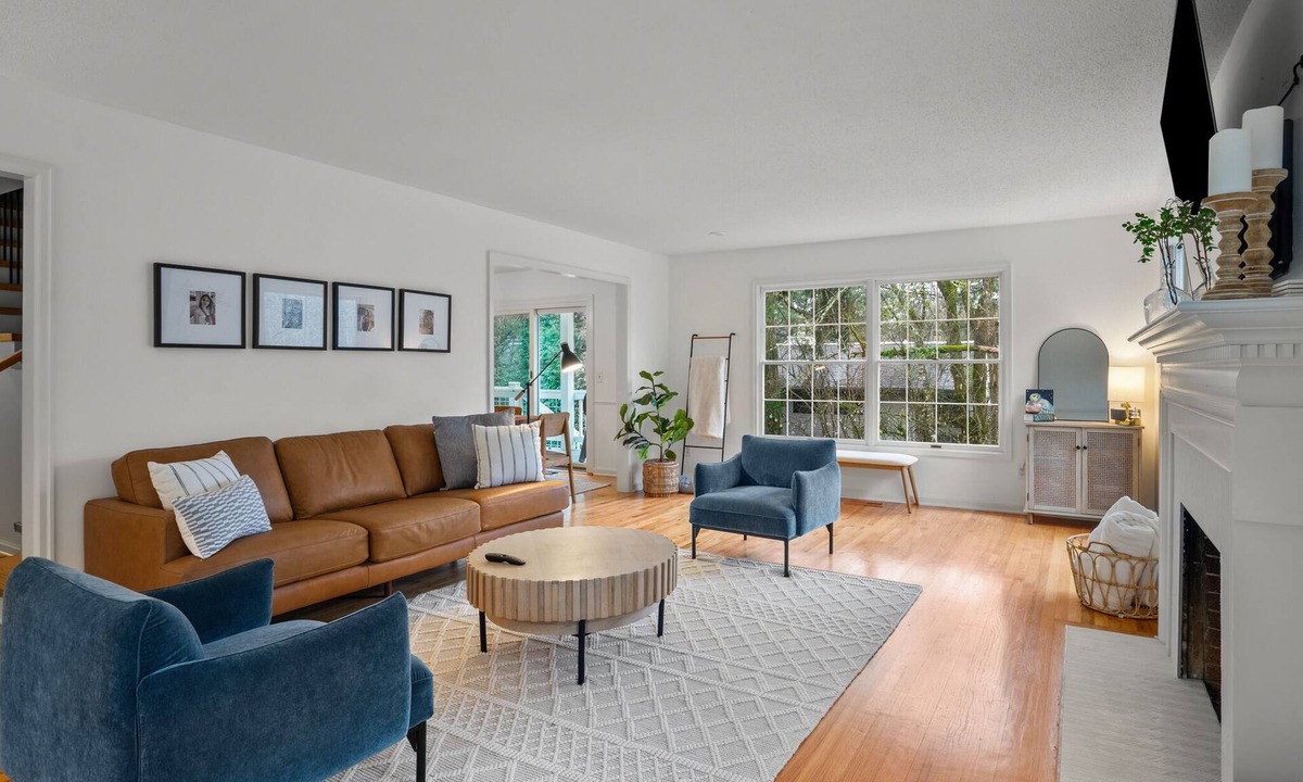 Lake Grove House | Newly Renovated Lake O Home for the Summer ! Central and Walkable! Swim Passes