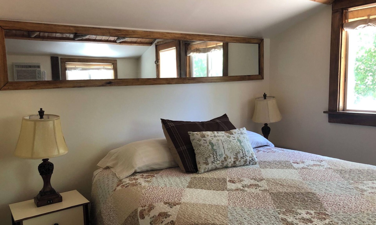 Henrieville Cabin | Newly Restored Vintage Cabin near Bryce, Grand Staircase. Great views!